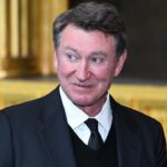ex-nhl-star-dismisses-critics-of-wayne-gretzky’s-relationship-with-trump