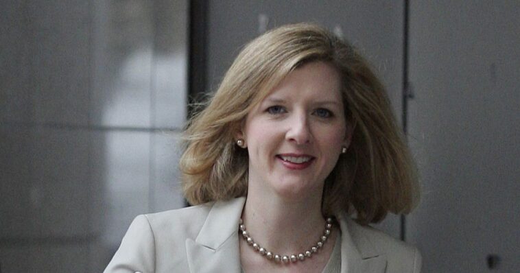 prominent-ex-obama-lawyer-signed-epstein-emails-with-‘xoxo’-amid-vulgar-jokes