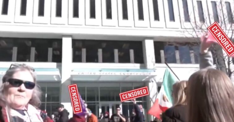 what-on-earth?-anti-ice-protesters-wave-large-dildos-outside-don-lemon’s-federal-arraignment-while-chanting-‘protect-the-press!’