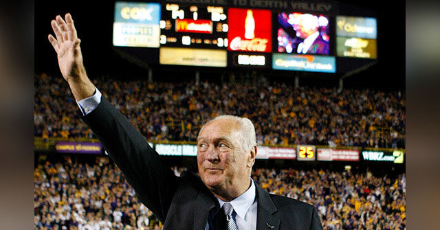 president-trump-pardons-five-former-nfl-star-players-convicted-of-crimes