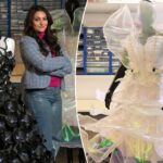 wild-nyfw-robo-dress-by-tech-wiz-turned-designer-blooms-when-you-shake-someone’s-hand