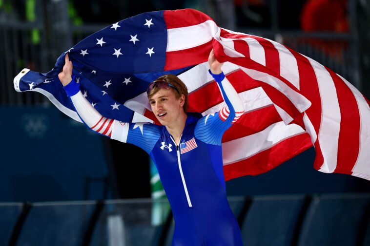 american-jordan-stolz-wins-second-straight-speed-skating-gold-in-olympic-record-time