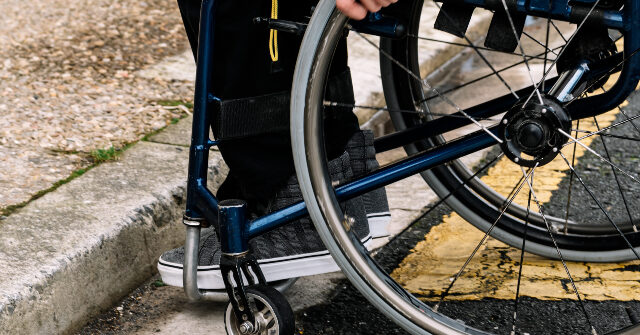 lawsuit:-family-of-arizona-man-who-died-after-being-discharged-and-‘ubered’-to-hot-sidewalk-blames-hospital