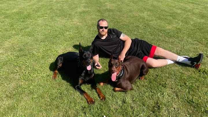 irish-illegal-alien-claiming-‘torture’-in-ice-custody-abandoned-his-family,-twin-daughters-say