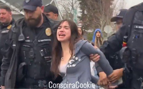 “i-want-my-mommy!”-–-students-at-unruly-anti-ice-walk-out-protest-in-washington-freak-out-after-learning-their-violent-actions-have-consequences-(video)
