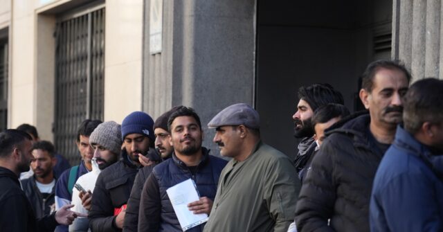 nearly-seven-in-ten-spaniards-oppose-socialist-government’s-illegal-migrant-amnesty-scheme