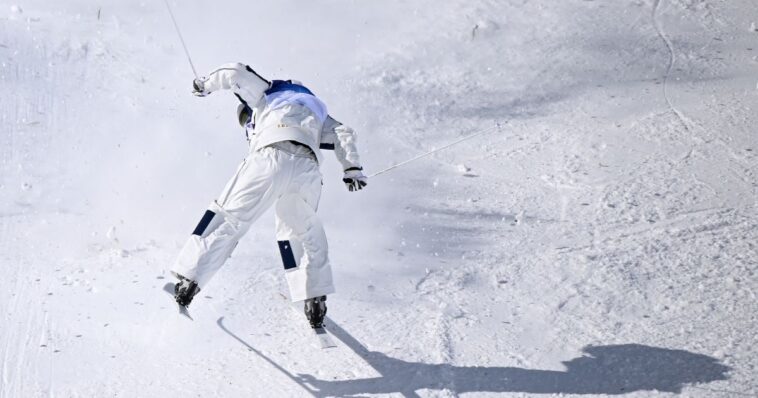 watch-this-previously-unimaginable-‘backward-finish’-where-olympic-skier-wins-by…-skiing-backwards-across-finish-line