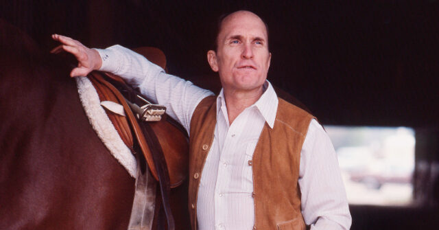 robert-duvall,-oscar-winner,-‘the-godfather’-and-‘apocalypse-now’-star,-dies-at-95