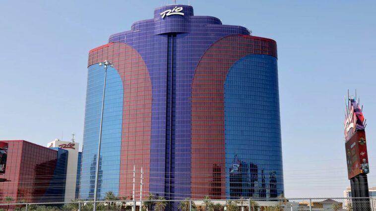 mother-shoots-daughter,-then-herself-in-apparent-murder-suicide-at-las-vegas-hotel,-police-say