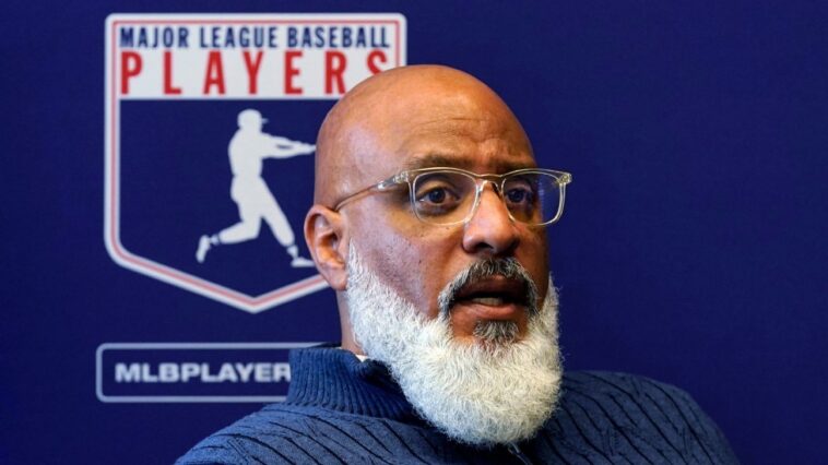 clark-plans-to-resign-as-mlbpa-boss,-sources-say