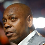 watch:-dave-chappelle-lays-flowers-at-memorial-for-anti-ice-activist-alex-pretti