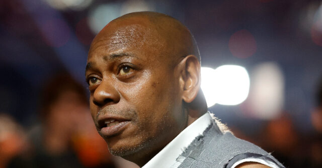 watch:-dave-chappelle-lays-flowers-at-memorial-for-anti-ice-activist-alex-pretti