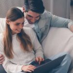 wife-asks-for-husband’s-opinion-so-she-can-choose-the-opposite-of-whatever-he-says