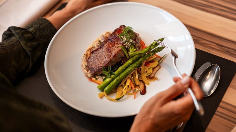 think-chicken-is-healthier-than-beef?-new-study-says-not-so-fast