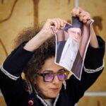 iranian-women’s-rights-activist-rips-up-khomeini-photo-at-un,-urges-europe-to-cut-ties-with-regime