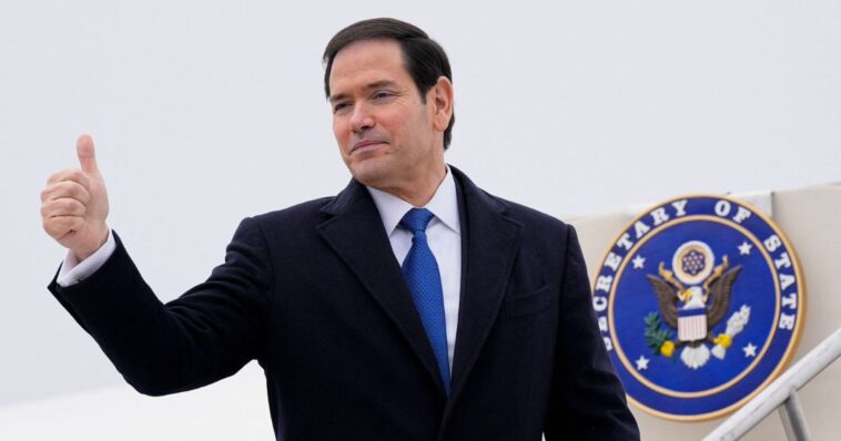 report:-legacy-media-‘journalist’-caught-giving-marco-rubio-the-finger-during-press-conference