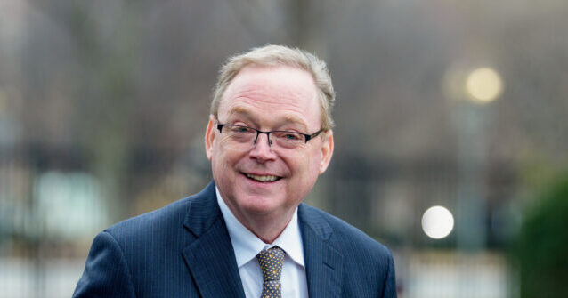 hassett-slams-new-york-fed-tariff-study-as-an-‘embarrassment’