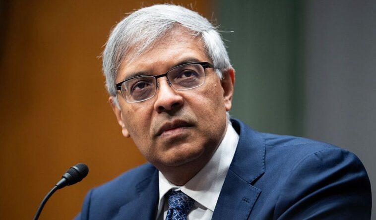 one-of-the-cdc’s-biggest-critics-is-now-in-charge-of-the-whole-thing