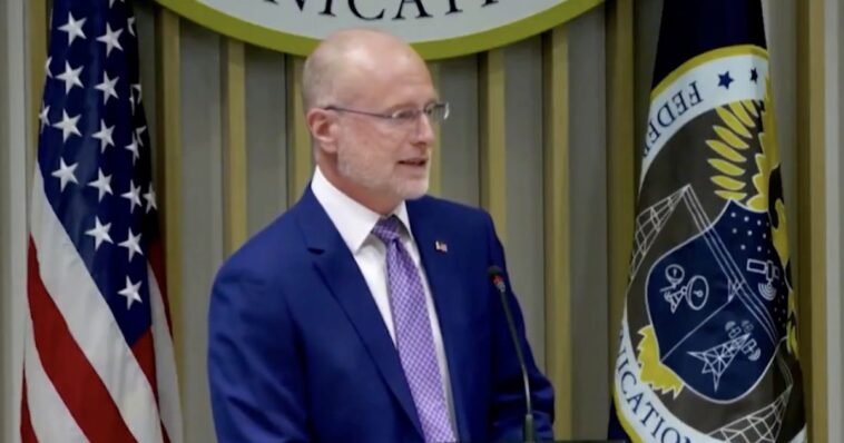 “more-trust-in-gas-station-sushi!”-—-fcc-chair-brendan-carr-blasts-legacy-media,-colbert,-and-dem-hopeful-talarico-for-falsely-claiming-trump’s-fcc-blocked-tv-interview-over-fears-talarico-could-flip-texas