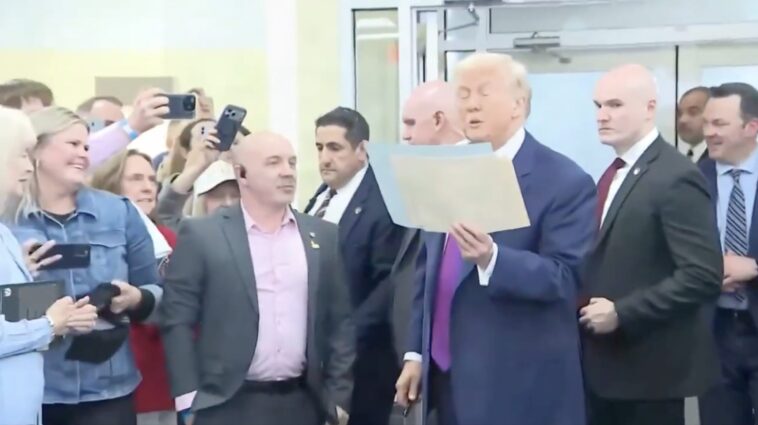 georgia-man-awarded-biden’s-presidential-“lifetime-achievement”-certificate-crosses-out-his-name-—-asks-president-trump-to-sign-it-instead-(video)