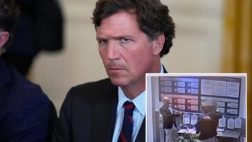 tucker-carlson-seen-posing-for-photo-with-israeli-airport-staff-in-viral-video-of-his-self-claimed-‘detainment’