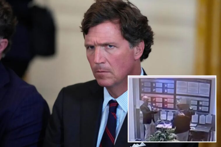tucker-carlson-seen-posing-for-photo-with-israeli-airport-staff-in-viral-video-of-his-self-claimed-‘detainment’