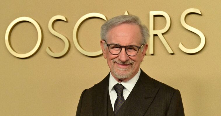 hollywood-legend-becomes-latest-billionaire-to-flee-california