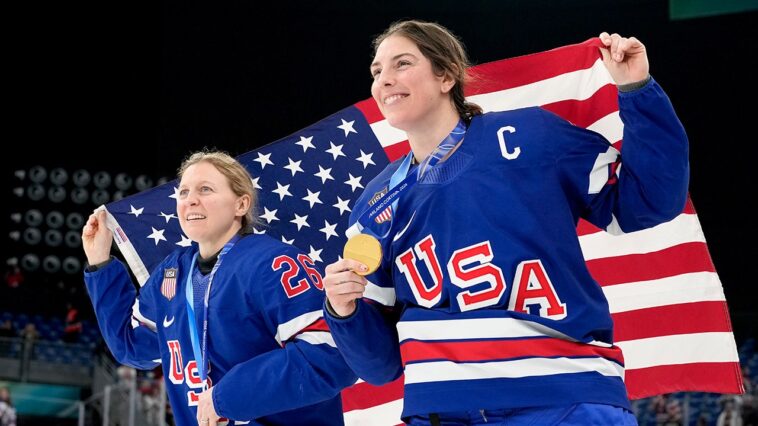 usa-women’s-hockey-sings-national-anthem-arm-in-arm-after-olympic-gold-medal-win:-‘the-best-part’