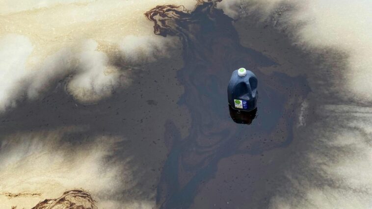 vandals-attack-rebranded-trump-kennedy-center-with-‘toxic’-substance,-force-cancellations