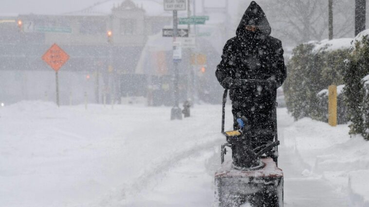 northeast-under-blizzard-warning,-braces-for-over-a-foot-of-snow