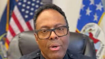 detroit:-two-officers-suspended-for-talking-with-border-patrol-agents