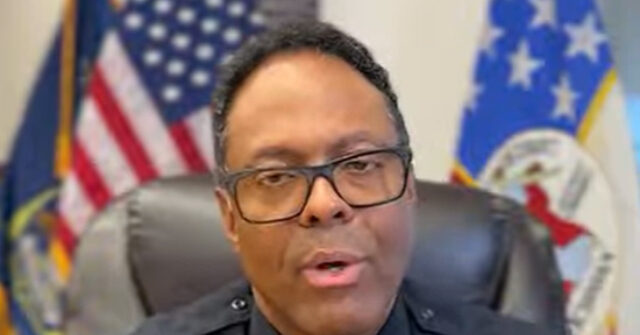 detroit:-two-officers-suspended-for-talking-with-border-patrol-agents