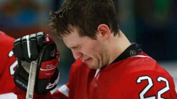 communists-once-again-suck-at-hockey