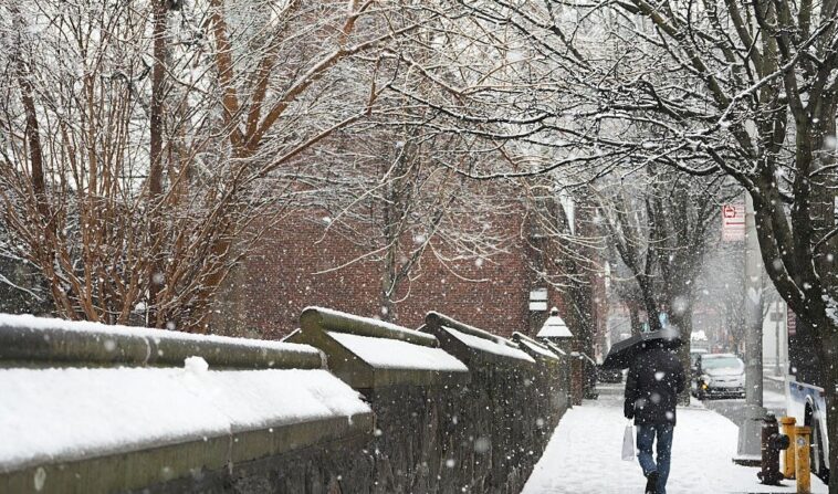 first-snow-arrives-with-blizzard-set-to-drop-feet-of-snow-on-northeast