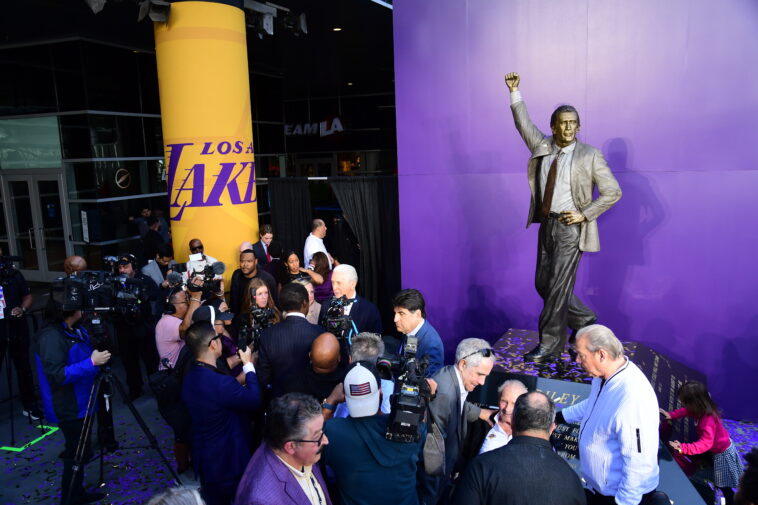 pat-riley-‘grateful’-to-be-honored-with-lakers-statue