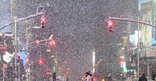 blizzard-hits-new-york-city-and-northeast-as-snowfall,-winds-intensify-forcing-millions-to-stay-home