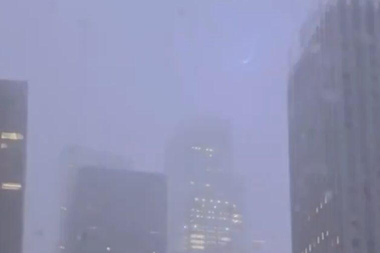 wild-video-shows-rare-‘thundersnow’-lightning-strike-world-trade-center