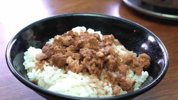 ‘boy-kibble’-trend-has-men-eating-like-dogs-seven-times-a-week-for-gains