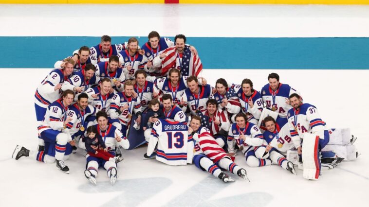 us.-men’s-hockey-team-stops-by-white-house