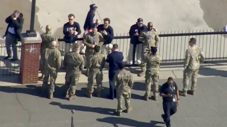 us-men’s-hockey-stars-share-gold-medal-moment-with-military-members-before-white-house-visit