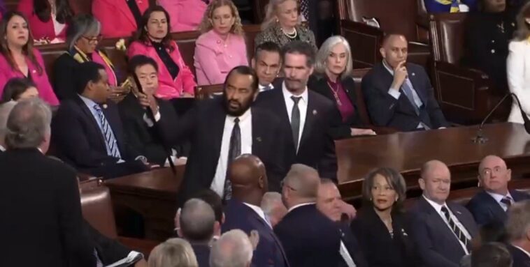 breaking:-democrat-al-green-booted-from-the-state-of-the-union-after-heckling-president-trump-during-speech-(video)
