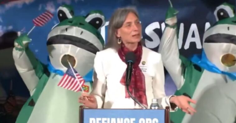 democrats-stage-bizarre-‘state-of-the-swamp’-circus-with-inflatable-frogs-to-counter-trump’s-sotu-(video)