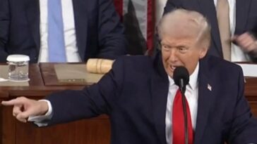 truth:-trump-points-to-democrats-in-the-chamber-and-calls-them-out-–-‘these-people-are-crazy’-(video)