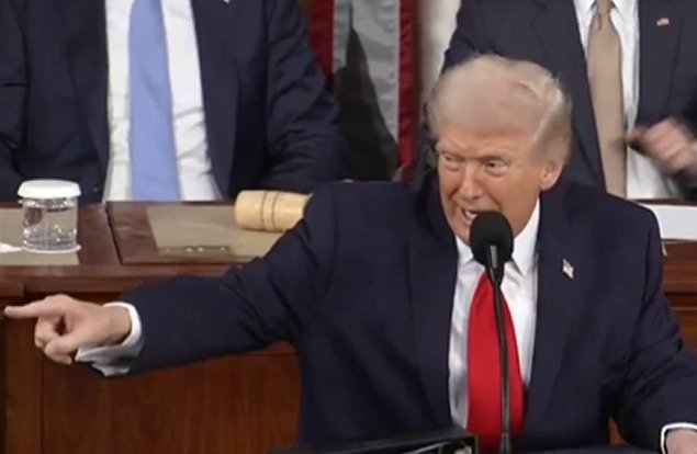 truth:-trump-points-to-democrats-in-the-chamber-and-calls-them-out-–-‘these-people-are-crazy’-(video)