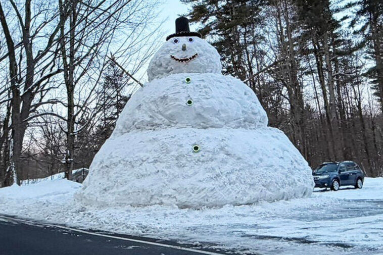 massachusetts-family’s-hulking-snowman-grows-to-23-feet-tall-after-weekend-blizzard