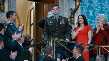 trump-awards-back-to-back-medals-of-honor-during-state-of-the-union-address