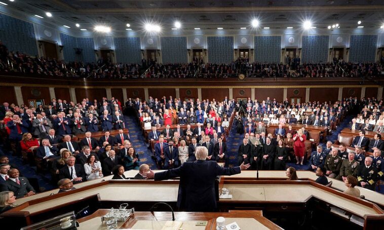 ‘how-do-you-not-stand?’:-the-jaw-dropping-moments-democrats-remained-seated-at-sotu
