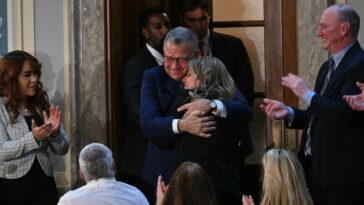watch:-historic-sotu-moment-as-trump-surprises-everyone,-literally-reunites-family-members-separated-by-maduro’s-brutal-regime