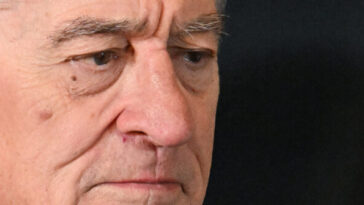 robert-de-niro-calls-trump-‘the-enemy-of-this-country,’-urges-americans-to-‘resist’:-‘it’s-up-to-us-to-get-rid-of-him’