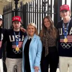 karoline-leavitt’s-white-house-photo-with-team-usa-hockey-stars-ignites-online-fury-over-maga-hat